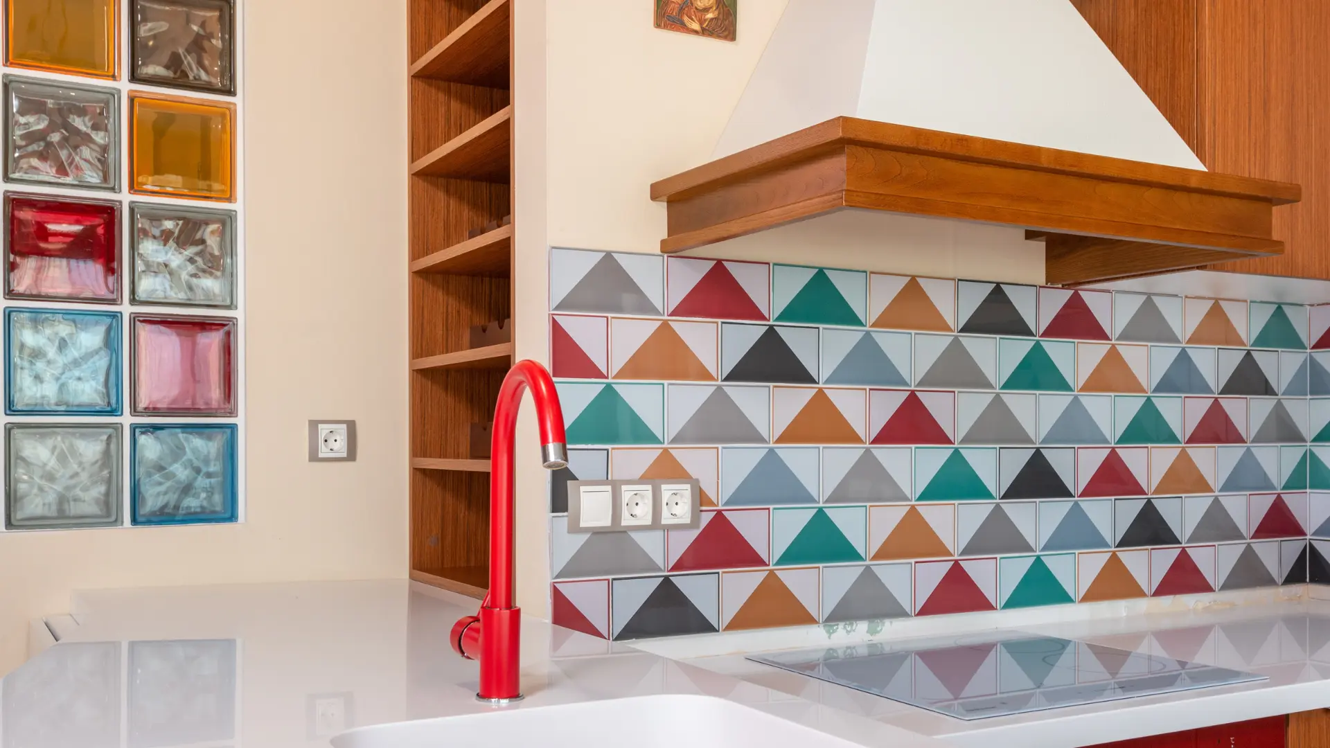 word1| %focuskw%| %page%|%sitename% Colorful-Glass-Tile-Backsplash