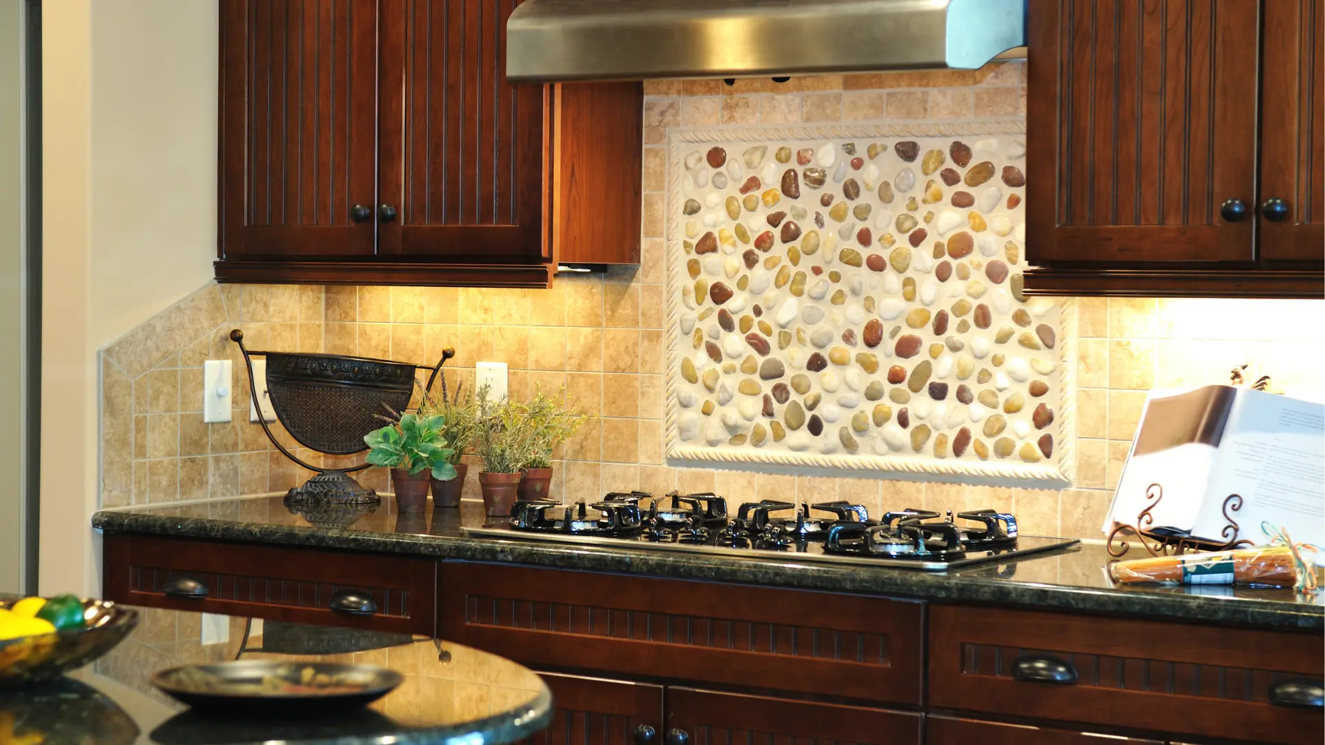 word1| %focuskw%| %page%|%sitename% Natural-Stone-Backsplash-with-Elegant-Kitchen-and-Bath-Remodeling