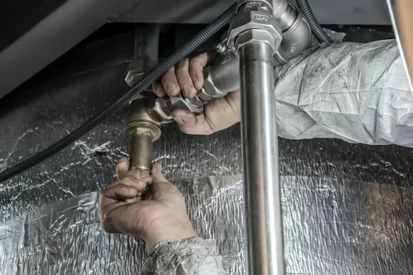 4 Reasons To Hire a Professional Plumber
