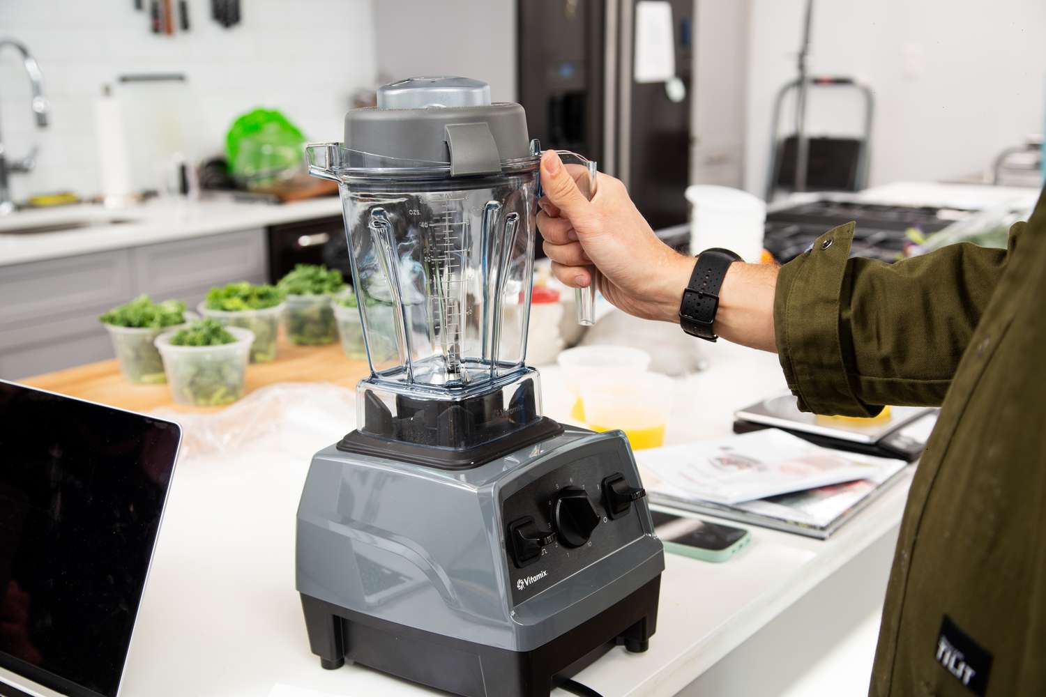 Getting Rid Of Kitchen Smells,Natural deodorizers,Trash disposal,Garbage can,Compost bin,Air purifier,Plumbing concerns,Professional plumber,Activated charcoal,Garbage disposal,Odor eliminator,Simmer pot,Essential oil,Coffee grounds,Homemade air freshener,Clogged vent hood filter,Natural ingredients,Kitchen remodeling