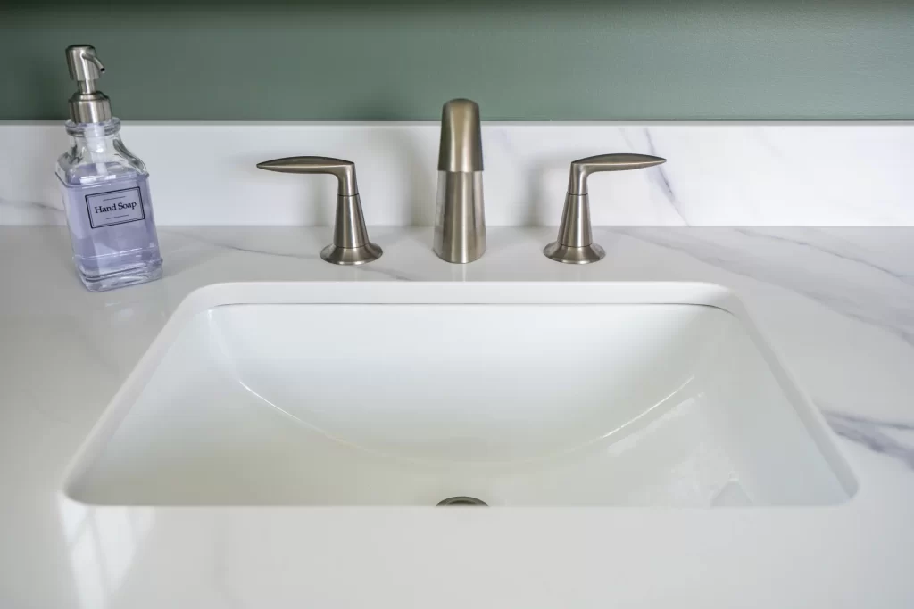 Quartz-bathroom-countertops-Snickersville