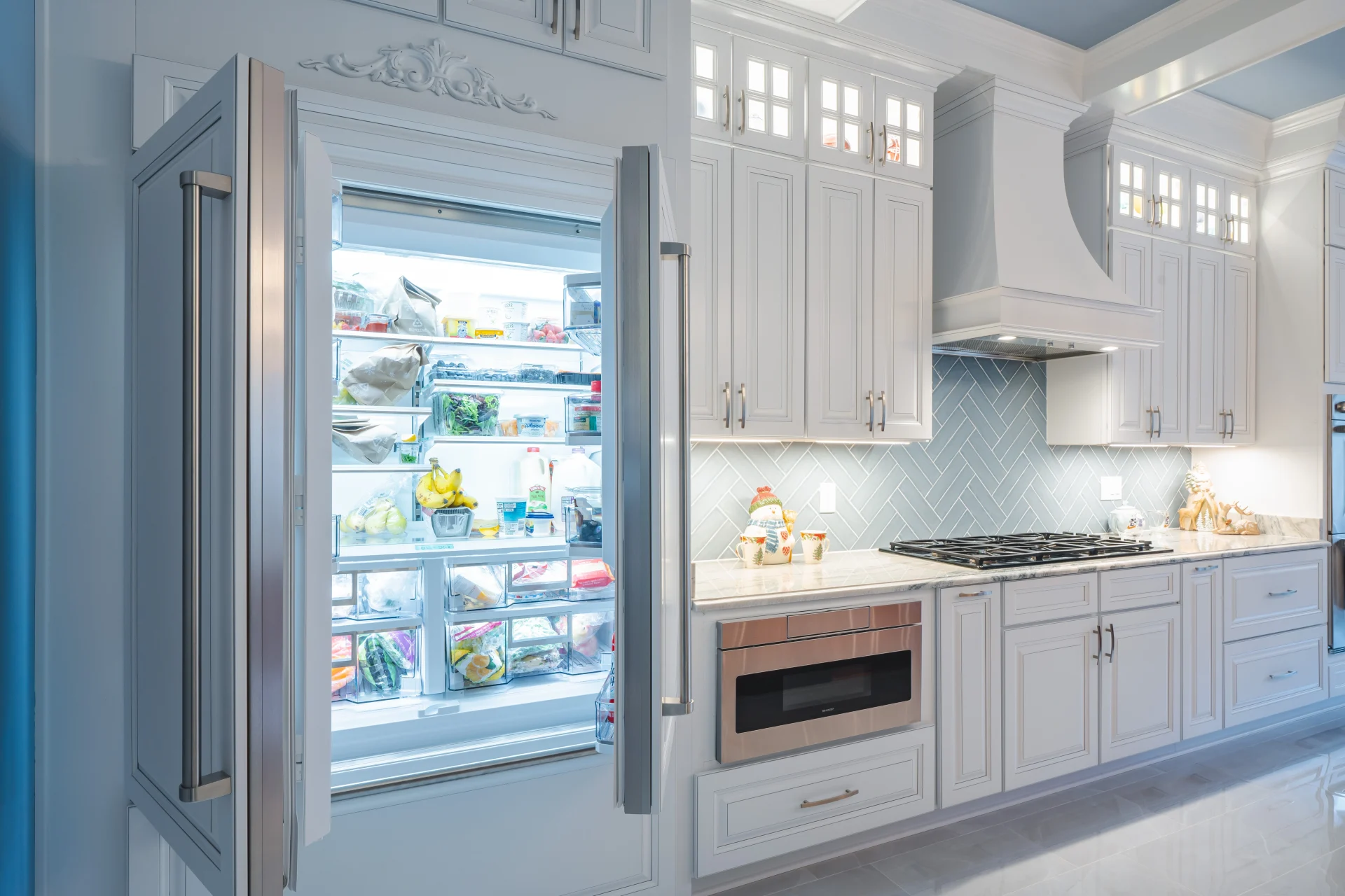 Light countertop veining detail for kitchen design planning